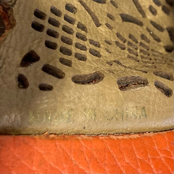 Tory Burch Roselle Thong Sandals Red Orange Colored Perforated Leather Size 8 - Picture 12 of 16